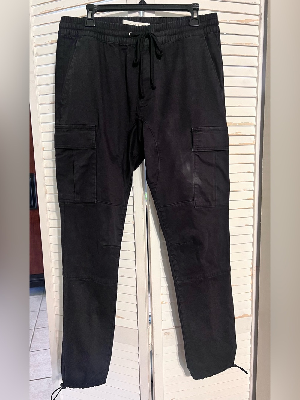 PacSun Black Cargo Joggers with Drawstring Waist & Hem-6 Pockets Medium